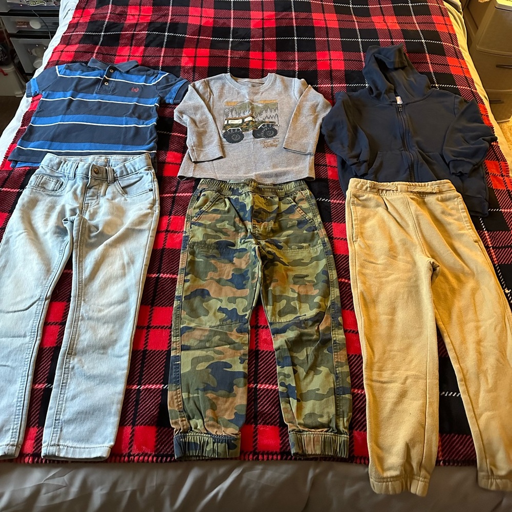 Selling fall/winter 5T clothing. I want to give it to someone who needs it.